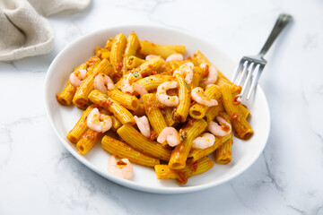 Pasta with shrimps and tomatoes