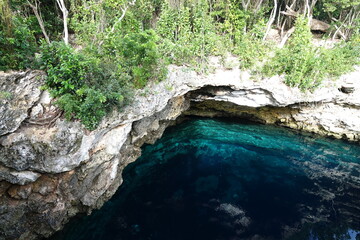 Sapphire Blue Hole, Eleuthera, Bahamas