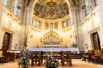 mariage, fleur, commer&ccedil;ante, c&eacute;l&eacute;bration, d&eacute;coration, &eacute;glise, c&eacute;r&eacute;monie, cath&eacute;drale, int&eacute;rieur, architecture, b&acirc;timent, vieux, catholique, gothique, religieuse