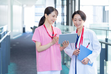 病院で働く女性の医者　撮影協力:スカパー東京メディアセンター