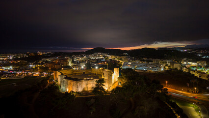 vista del castillo de Sohail al atardecer en el municipio de Fuengirola, Andaluc&iacute;a