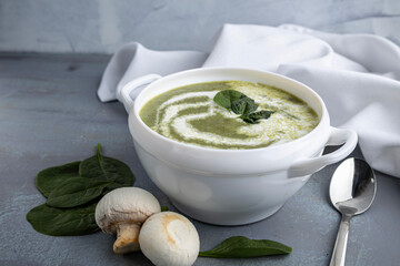 Creamy Spinach and Mushroom Soup with Fresh Garnish