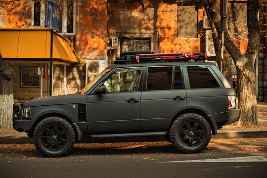 Yerevan Armenia 11.20.2025. A Range Rover car with a red roof is parked on a street