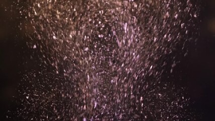 金と紫の粒子 煌めく雨の絶景ドローン撮影