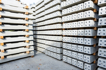 Betonschwellen f&uuml;r den Gleisbau bei der Bahn