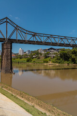 Blumenau, Santa Catarina:  Ponte Aldo Pereira de Andrade (Ponte de Ferro) sobre Rio Itajaí-açu
