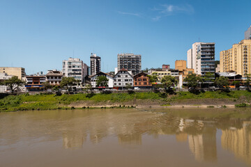 Blumenau, Santa Catarina as margens do Rio Itajaí-açu