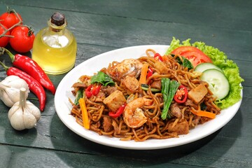 Mie Goreng Mamak is a typical Malaysian dish which is famous for its rich and appetizing taste