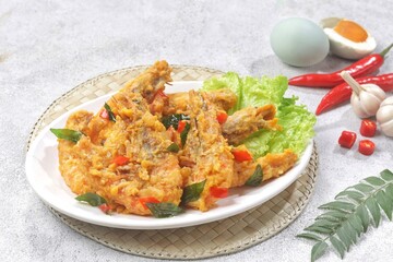 Udang Telur Asin. Salted Egg Prawns is a simple dish made from prawns, salted eggs and curry leaves.