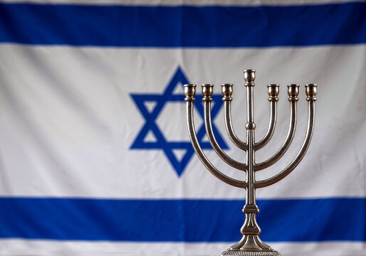 Die Menora und die Fahne von Israel