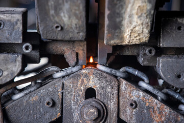 Hot Metal Chain Link Welding in Industrial Machine