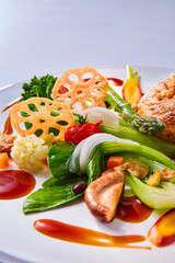 Gemischter Gemueseteller mit grunem Spargel und Pak Choi, asiatisch, Gemüse, 
