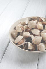 freshly frozen vongole clams, on a light plate, top view, no people,
