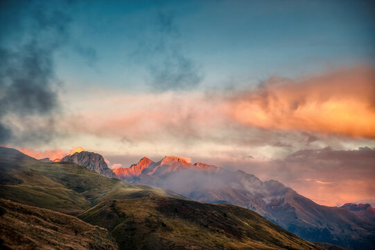 The Portalet is a mountain pass, on the border between Spain and France, at 1794 m, which connects the valleys of Tena (Huesca) and Ossau (Bearne, Pyrénées-Atlantiques department).