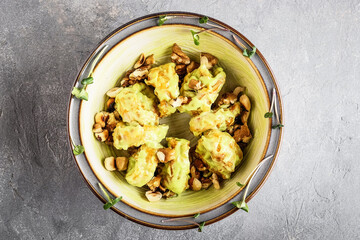 Deepfried cauliflower pieces paired with flavorful green sauce