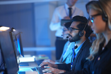 Future team lead headset guides human AI collaboration points screen AI generated insights predictive models refine strategy achieve optimal performance augmented intelligence workflow activates now b