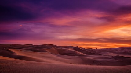 Naklejka premium Rolling desert dunes under twilight deep purple sandy beige and fiery red highlights