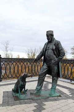 NIZHNY NOVGOROD, RUSSIA - OCTOBER 17, 2025: Bronze Sculpture Of Characters From Heart Of A Dog Novel Located On Bolshaya Pokrovskaya Street In Nizhny Novgorod.
