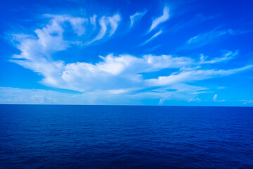 太平洋の青い海と水平線と雲20250902