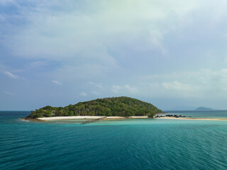 Ko Kham is a small island near Ko Mak, in Trat Province, eastern Thailand. It has beautiful white sand beach and cristal clear waters.