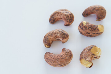 皮つきカシューナッツ