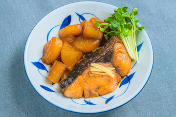 ヒラマサと大根の煮物