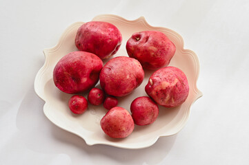 収獲して洗いたてのインカレッド