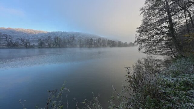 Fluss, Spiegelung, B&auml;ume, Raureif, Sonnenaufgang, Winter, Collenberg, Main, Maintal, Spessart, Bayern, Deutschland