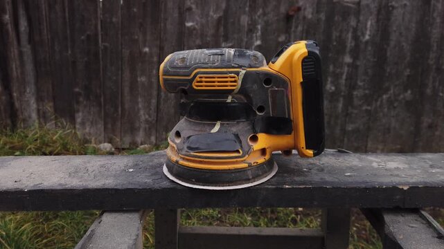 Still video of cordless orbital palm sander
