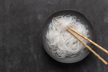 cooked rice noodles