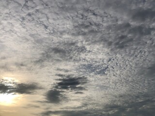 gllomy sky with dark gray clouds