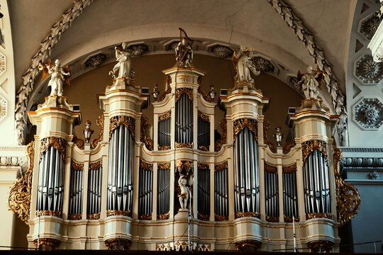 Le grand orgue de la cath&eacute;drale de Vilnius. Lituanie.