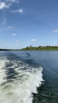 Heckwelle eines Bootes