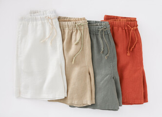 Folded linen shorts in natural tones and colors for summer casual wear