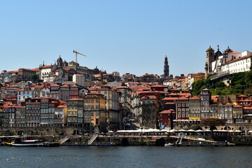 La vieille ville de Porto au bord de la rivi&egrave;re Douro