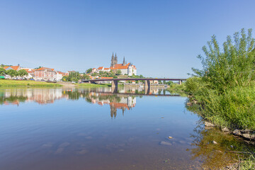Obraz premium View of Meissen from the banks of the Elbe with castle hill, cathedral and Albrechtsburg