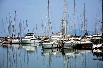 jachty w porcie, żaglówki, sailboats on the lake, sailboat marina on the lake  © kateej