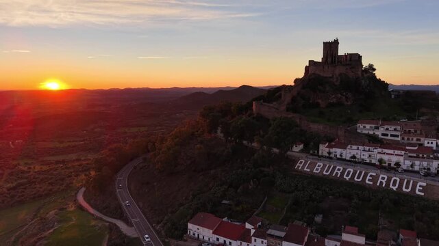 Atardecer con vida en el pueblo de Alburquerque