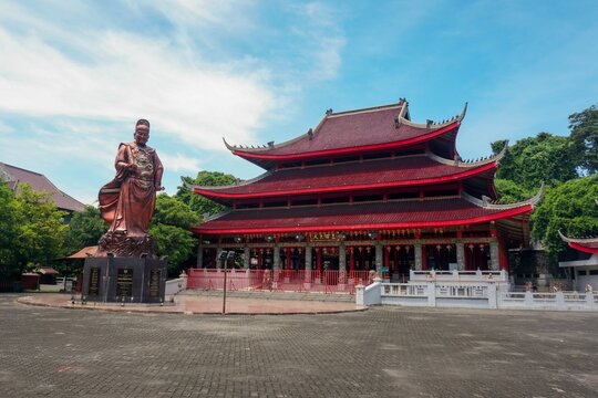 Sam Poo Kong Temple with Admiral Cheng Hoo statue in Semarang, Central Java, Indonesia - Powered by Adobe