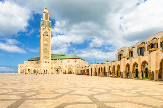 Large open square with the Hassan II Mosque, tall minaret, arched colonnades and detailed exterior architecture, Casablanca, Morocco