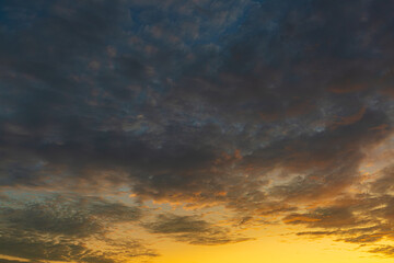 Fototapeta premium Twilight Clouds and Sky Backdrop,A beautiful sunset sky filled with soft pink, purple, and blue hues. The clouds are illuminated by the setting sun, creating a peaceful and serene atmosphere.