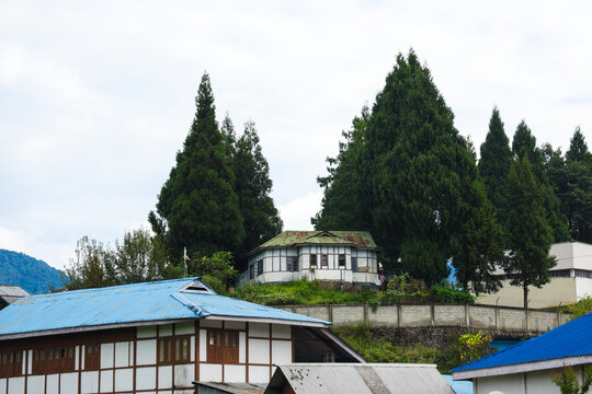 Ziro is a beautiful plateau, one of the oldest towns in Arunachal Pradesh, located at 1500m, known for paddy cultivation and inhabited by the Apatani tribe.