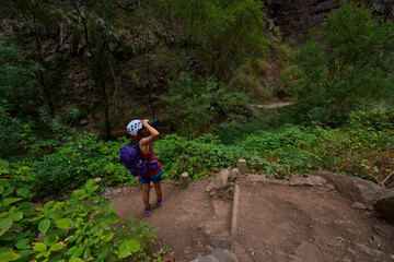 Obraz premium Photographer documenting dramatic canyon walls