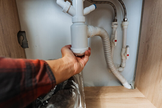 If you are looking for an effective way to address issues with your kitchen sink plumbing, consider taking a handyman approach for fixing it properly and efficiently without too much hassle