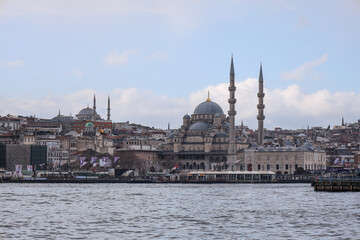 Naklejka premium Istanbul Skyline from the Golden Horn Waterway
