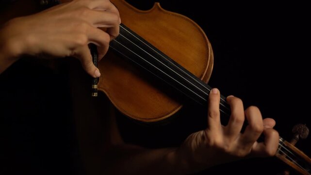 Violin Violinista Primer plano, detalles de violin estilo cinematografico, performance mujer, musico 