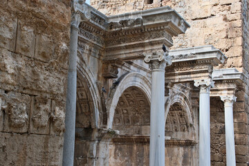 Obraz premium Hadrian’s Gate – Iconic Landmark in Antalya