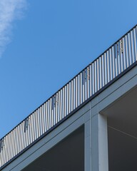 Obraz premium Railings on the roof and balcony of a modern building