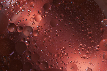 Ölblasen auf Wasser