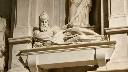 Rome, Italy – 11 January 2025. Reclining marble figure of Pope Julius II in papal tiara and draped robes atop his tomb monument inside San Pietro in Vincoli, above Michelangelo’s Moses. © Michael